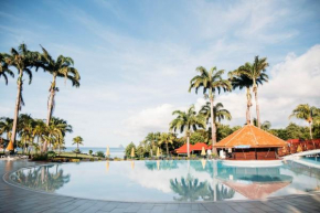 Au beau village studio avec piscine magnifique